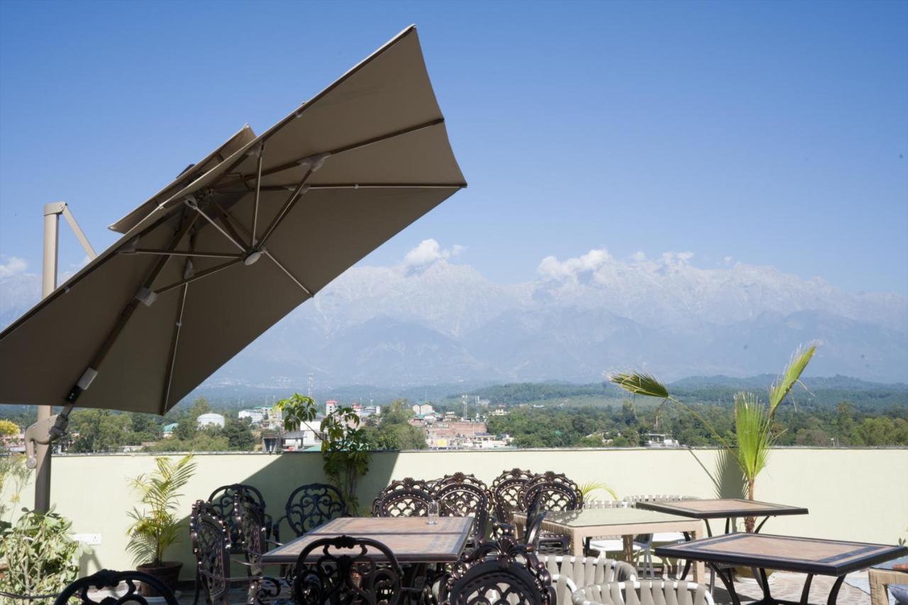 Clarks Inn Suites Kangra Luaran gambar