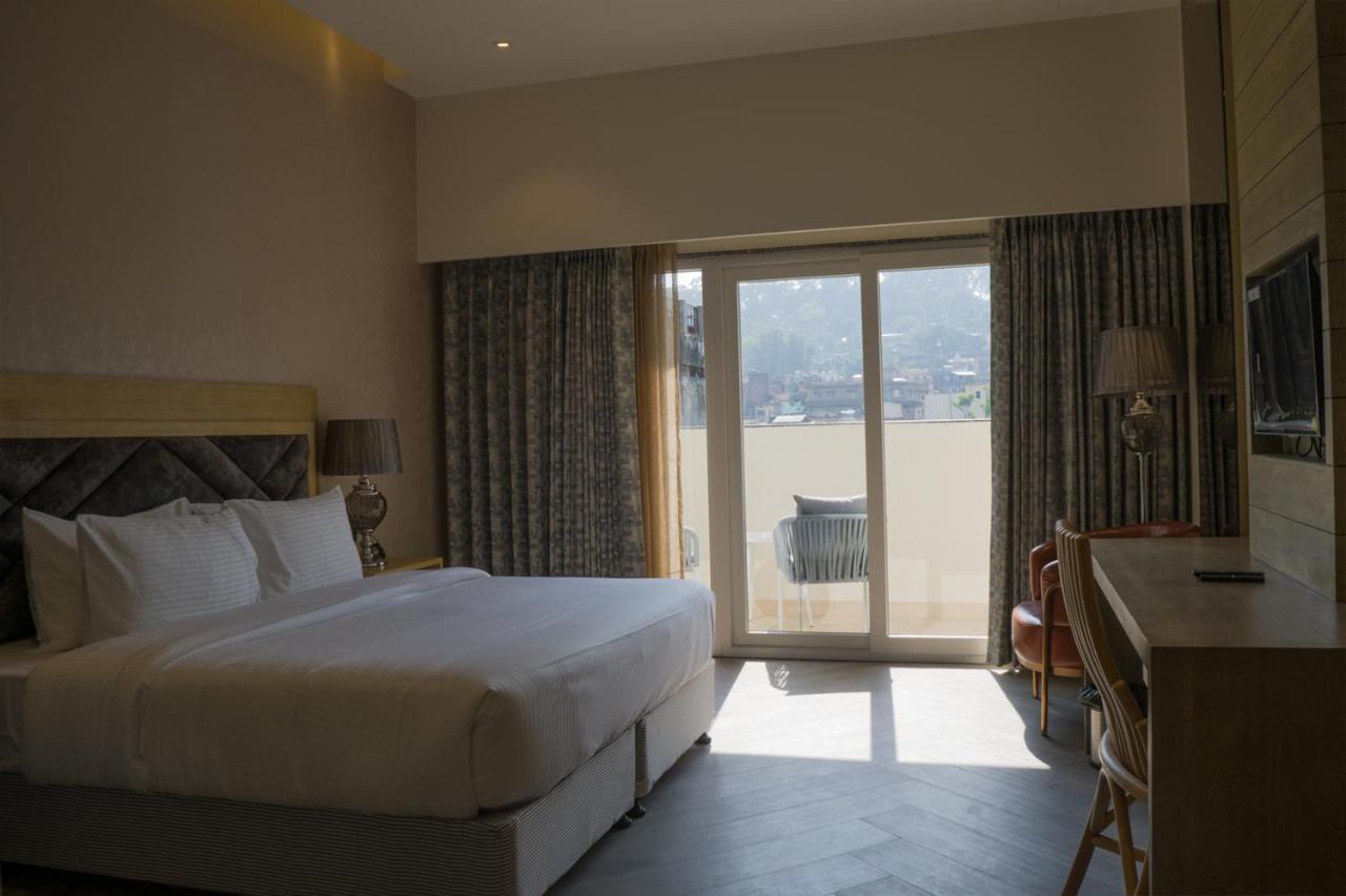 Clarks Inn Suites Kangra Luaran gambar