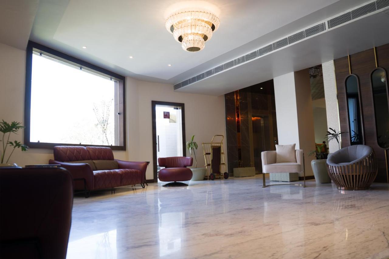 Clarks Inn Suites Kangra Luaran gambar