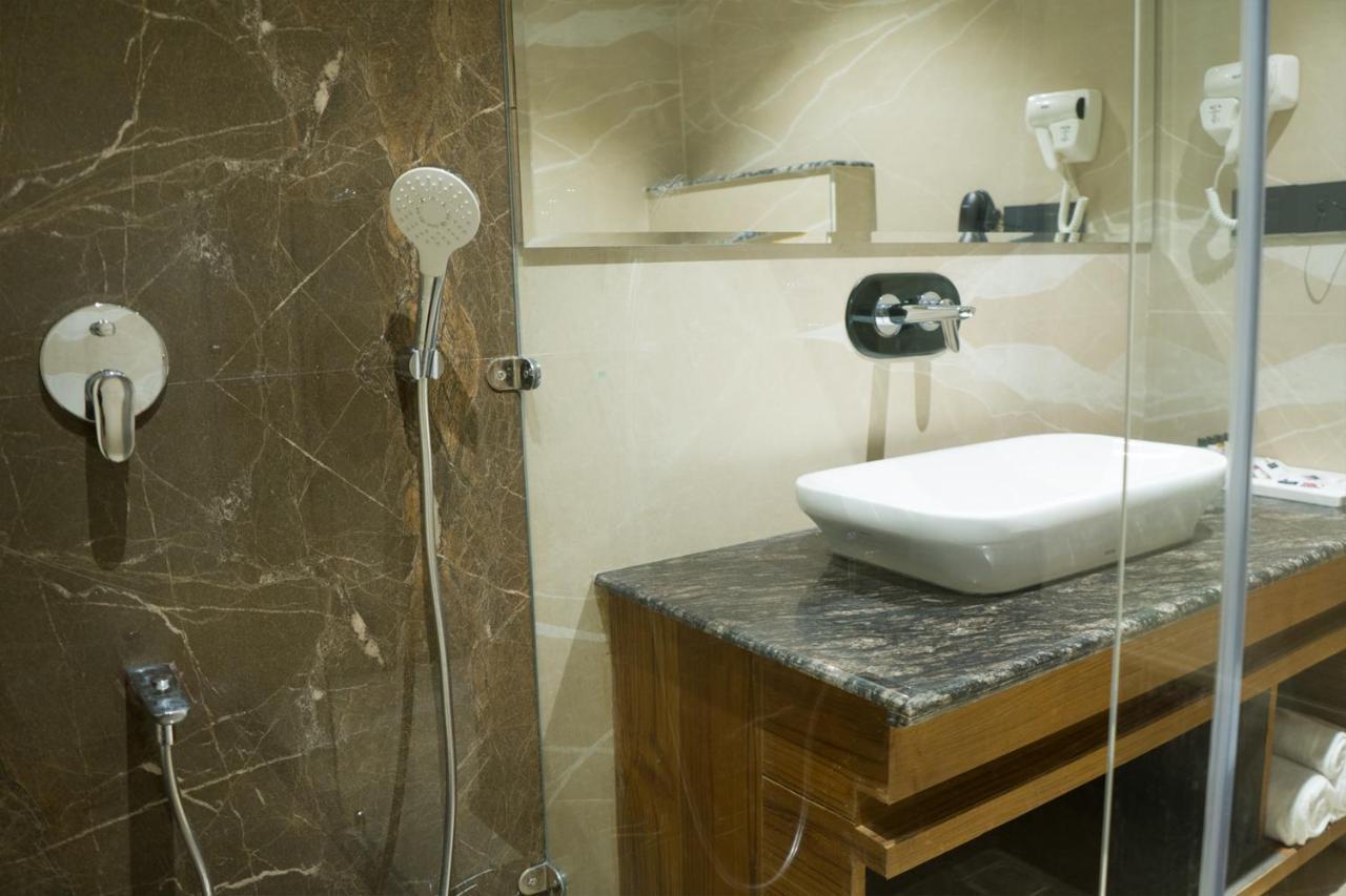 Clarks Inn Suites Kangra Luaran gambar