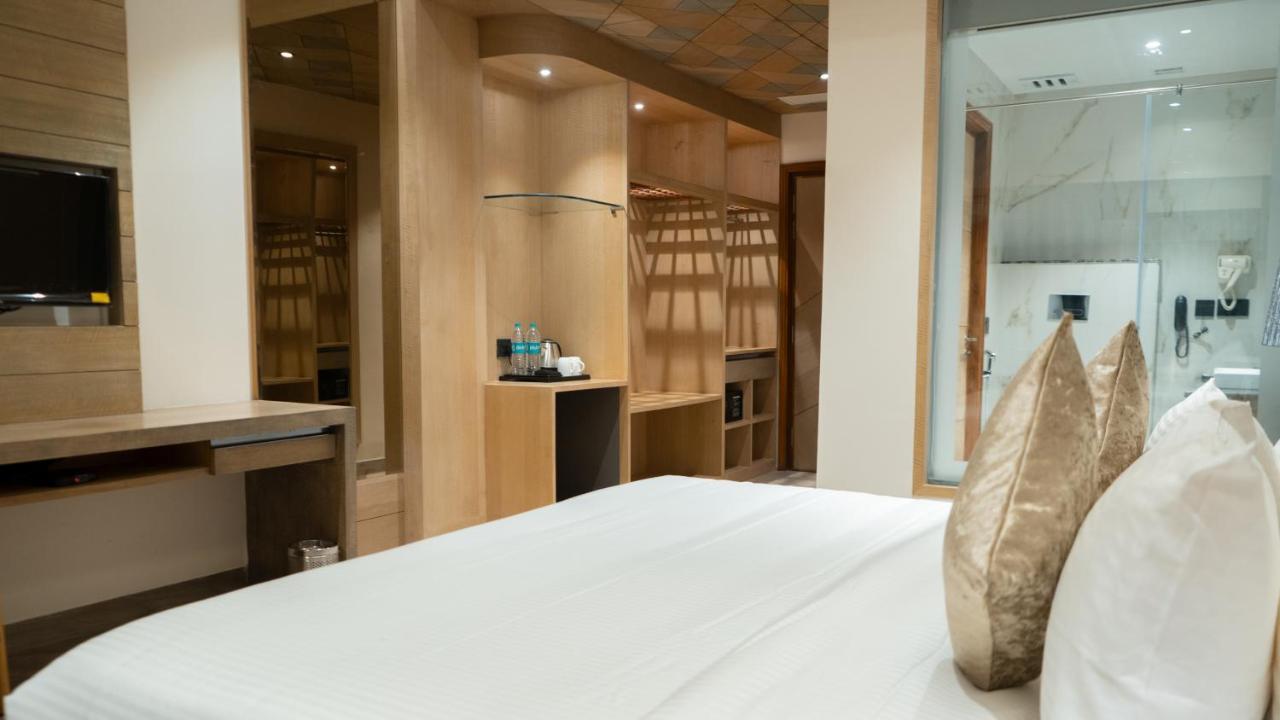 Clarks Inn Suites Kangra Luaran gambar