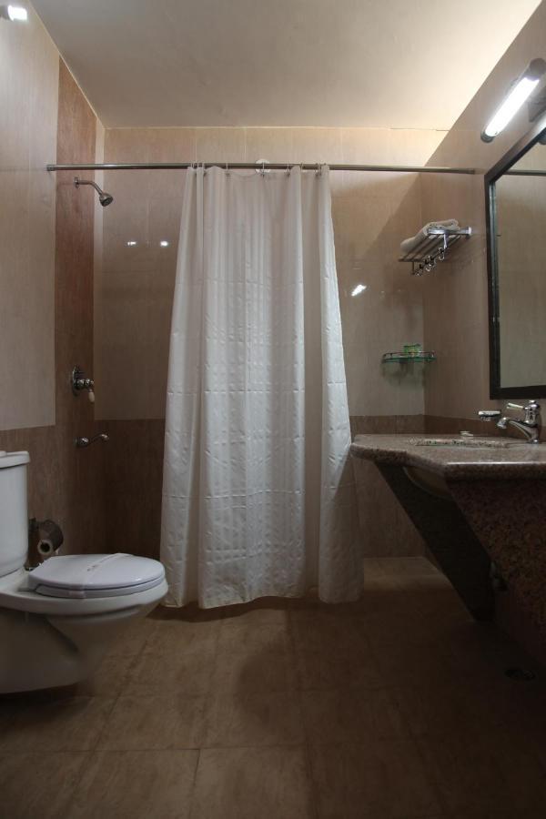Clarks Inn Suites Kangra Luaran gambar